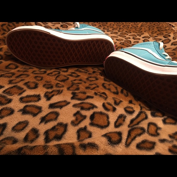Vans - Picture 2 of 6